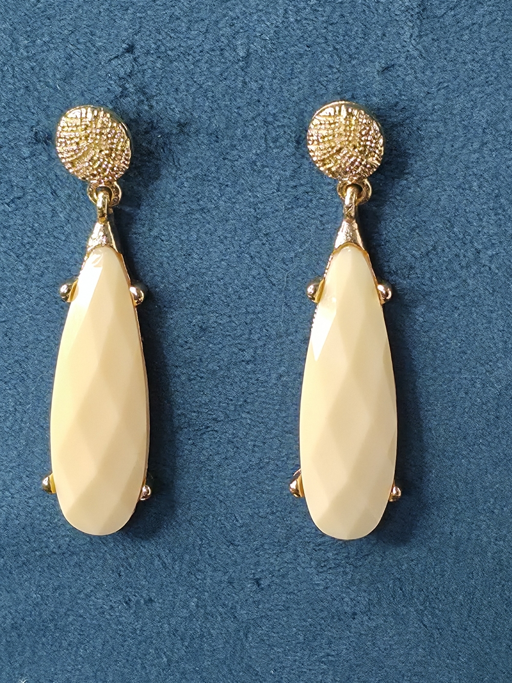 Source Unknown Gold and Cream Faceted Teardrop Earrings - Picture 2 of 5